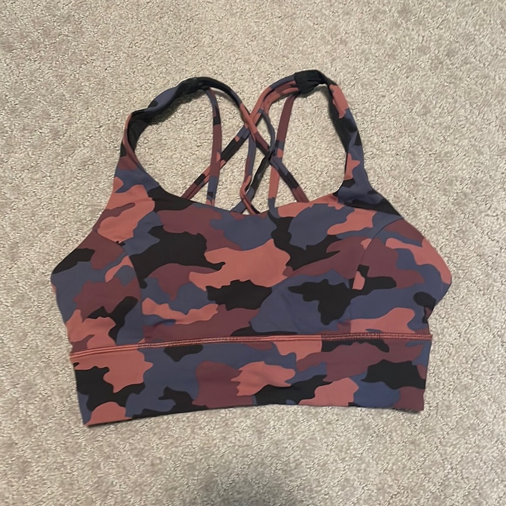 🌟 Lululemon Energy Bra – Size 8 – Red/Black/Plum Camo Print – Medium Support 🌟